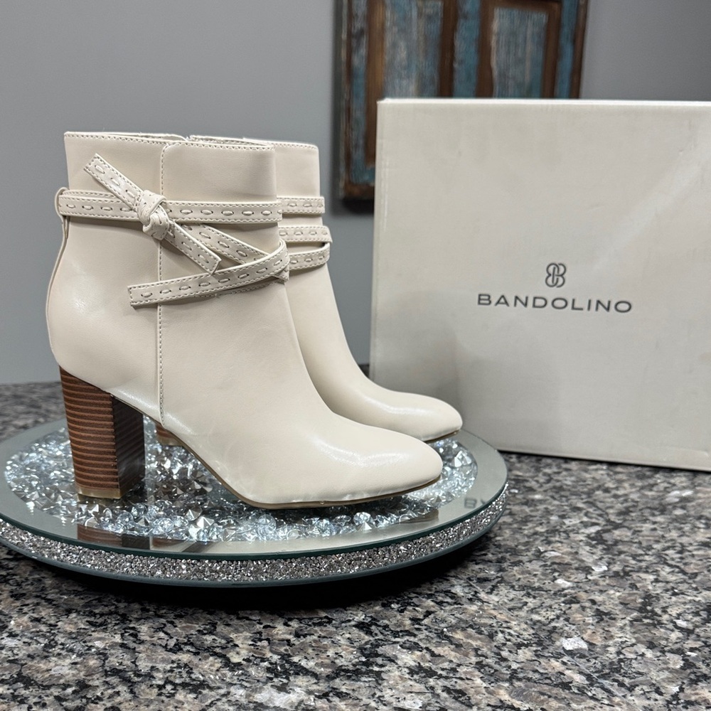 Bandolino despina 3 bone Ankle Booties NWT 6
